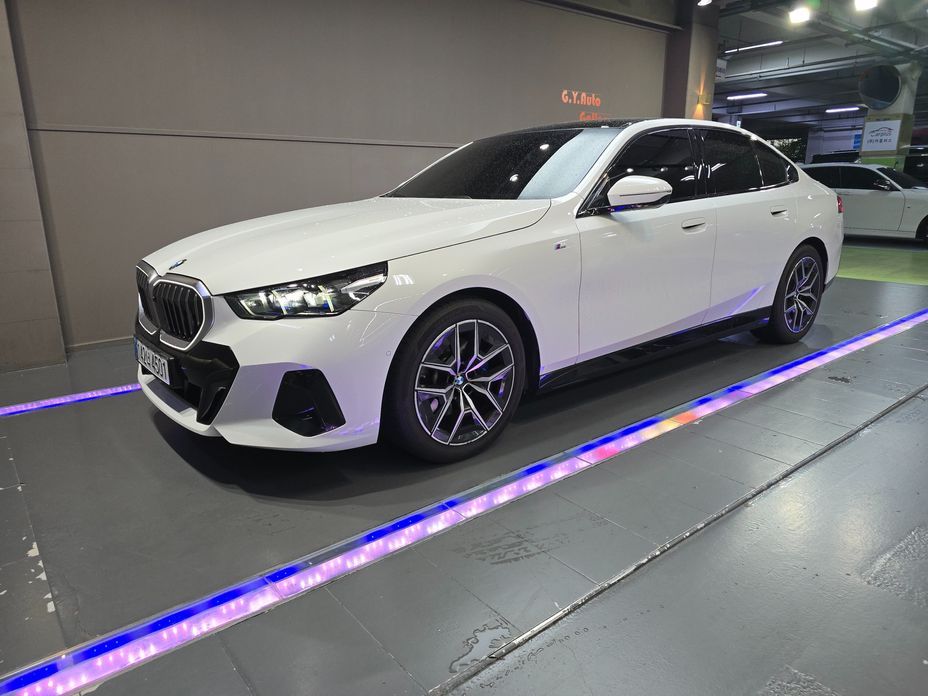 BMW 5-Series 2024
