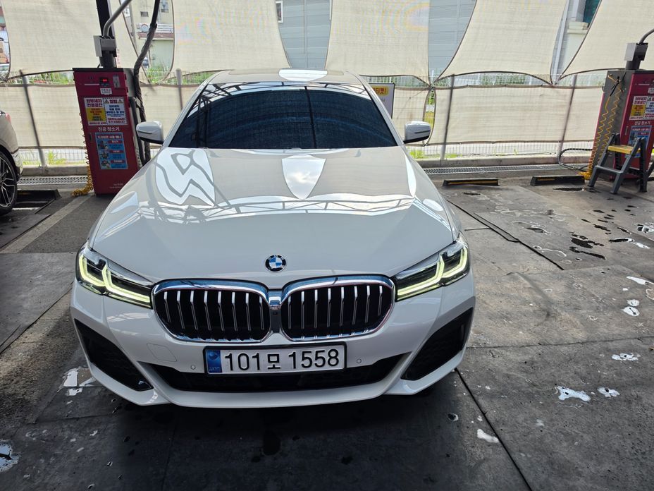 BMW 5-Series 2023