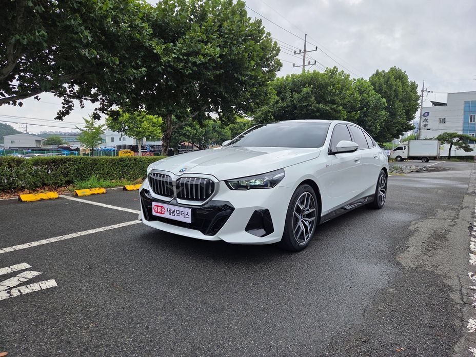 BMW 5-Series 2024