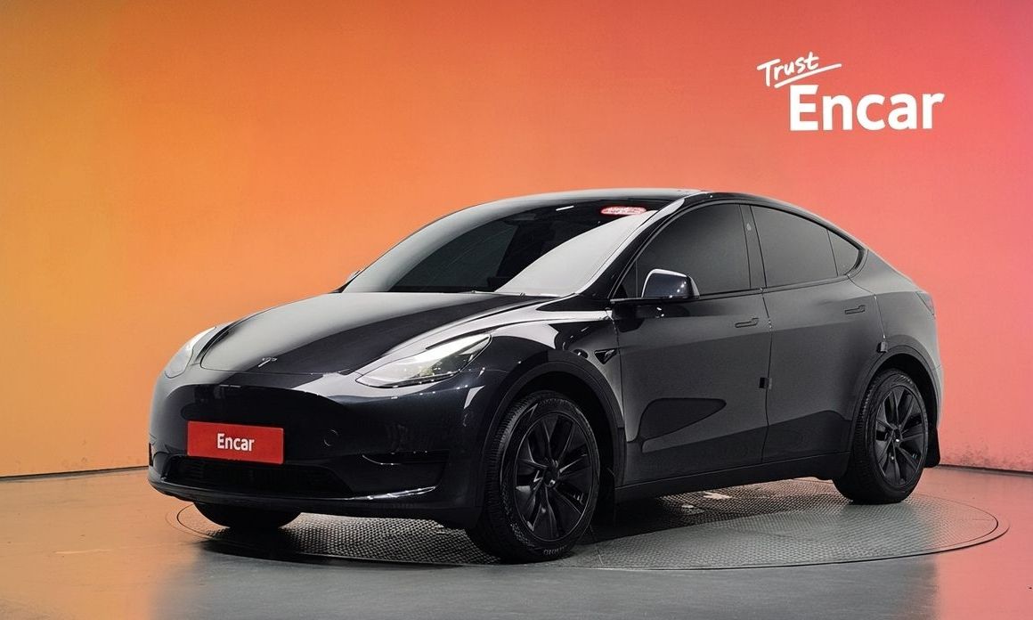 Tesla Model Y 2025