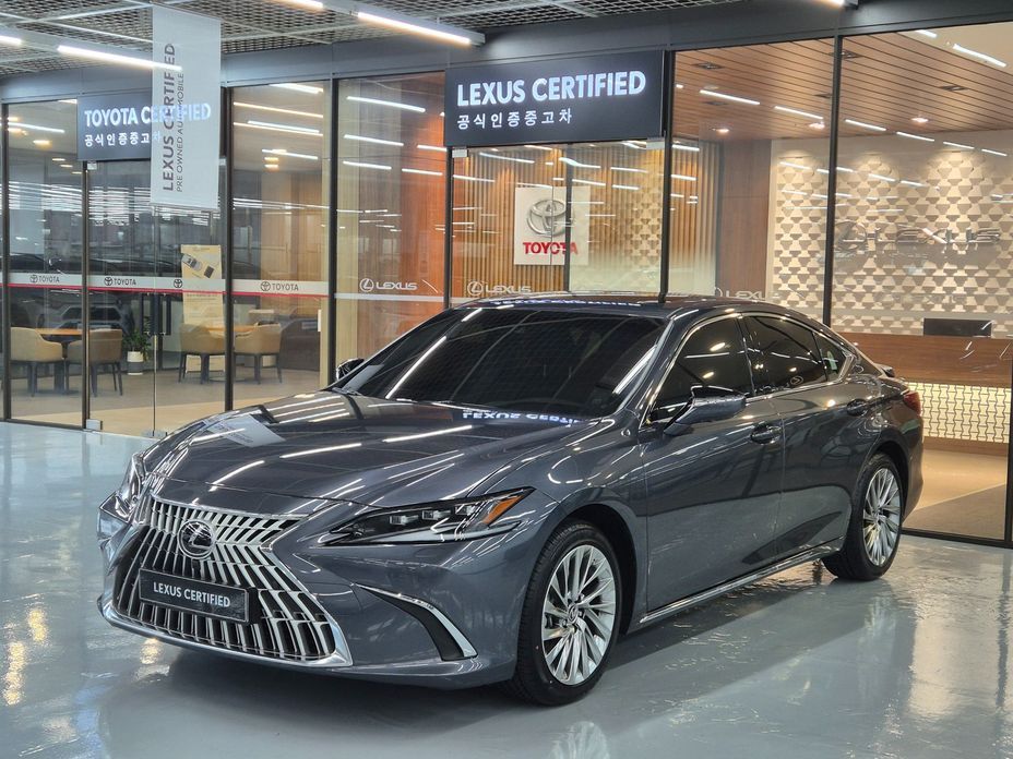 Lexus ES 2026