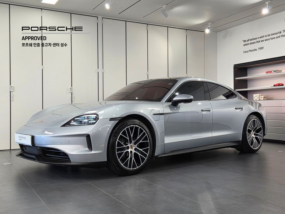 Porsche Taycan 2025