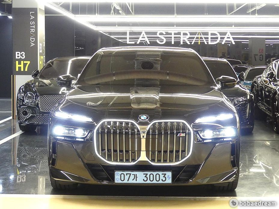 BMW i7 2024