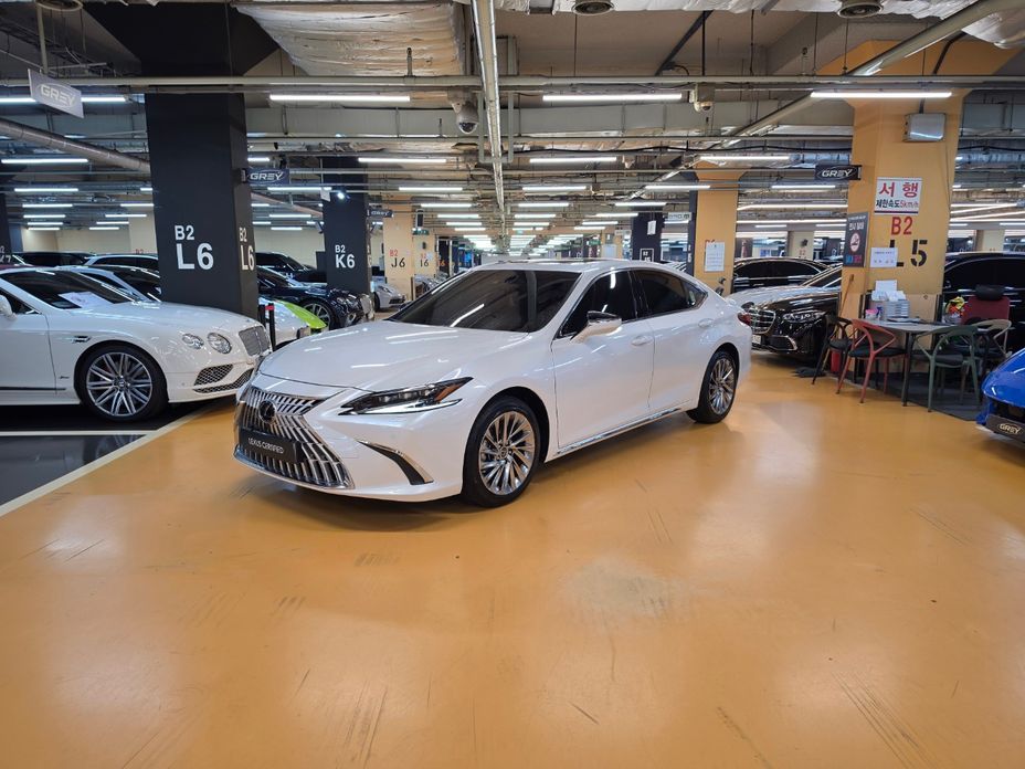 Lexus ES 2026