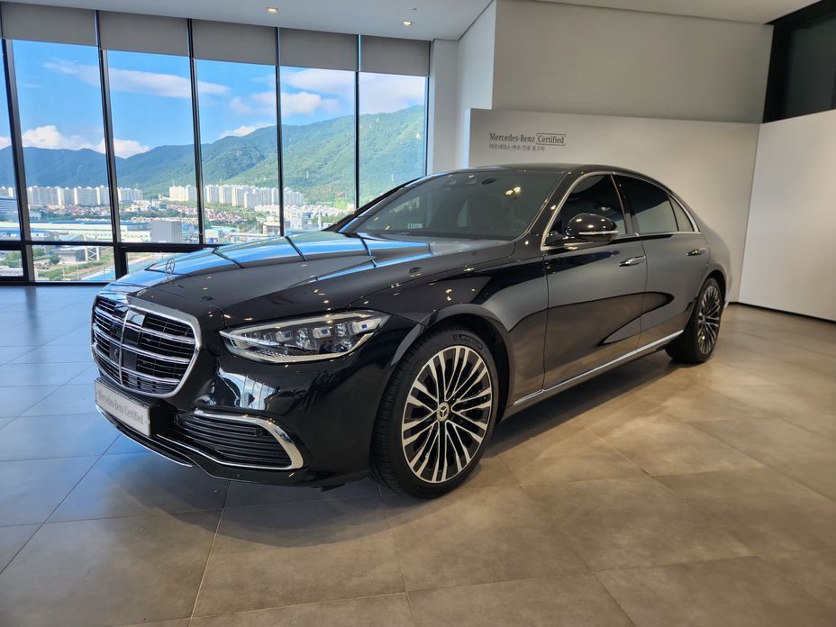 Mercedes-Benz S-Class 2024
