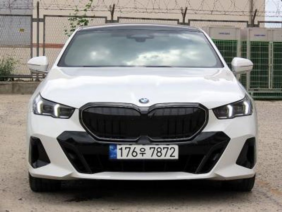 BMW 5-Series 2024