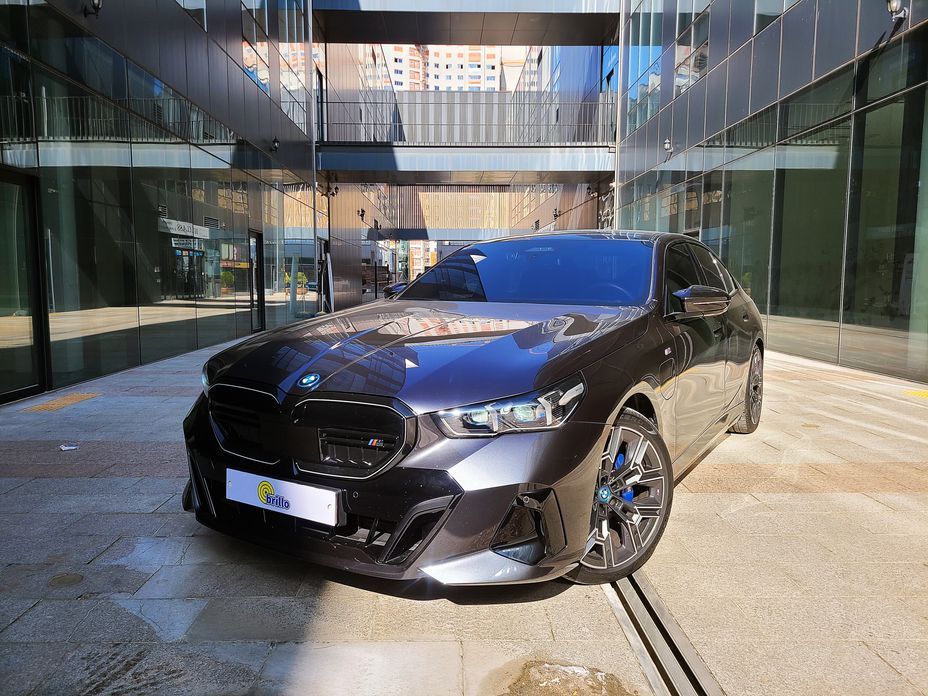 BMW 5-Series 2025