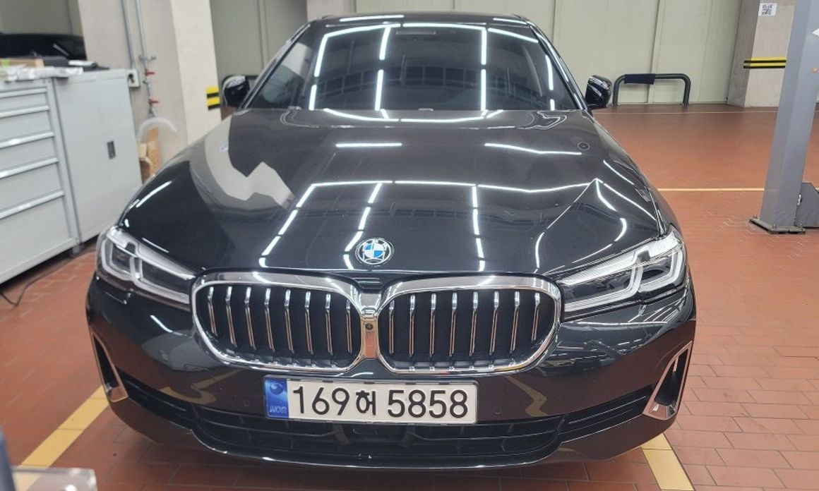 BMW 5-Series 2023