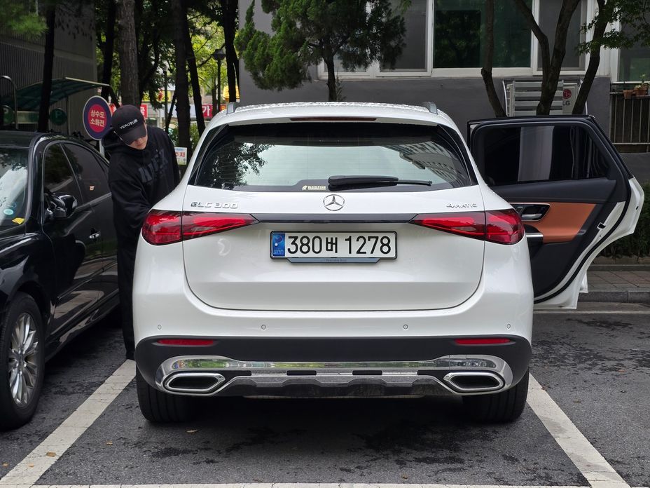 Mercedes-Benz GLC-Class 2025