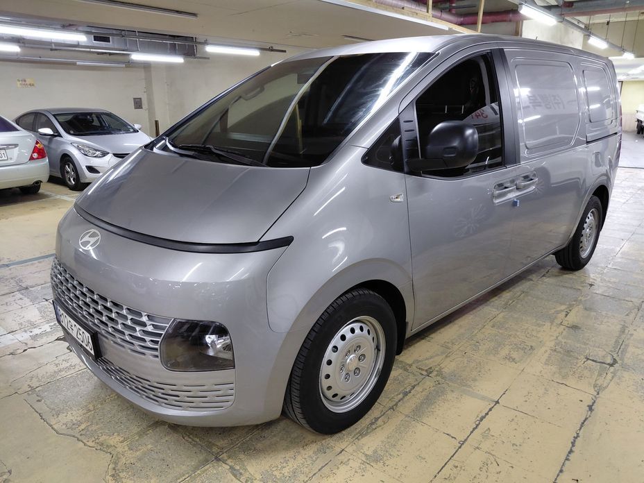 Hyundai Staria 2025