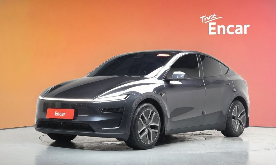 Tesla Model Y 2025