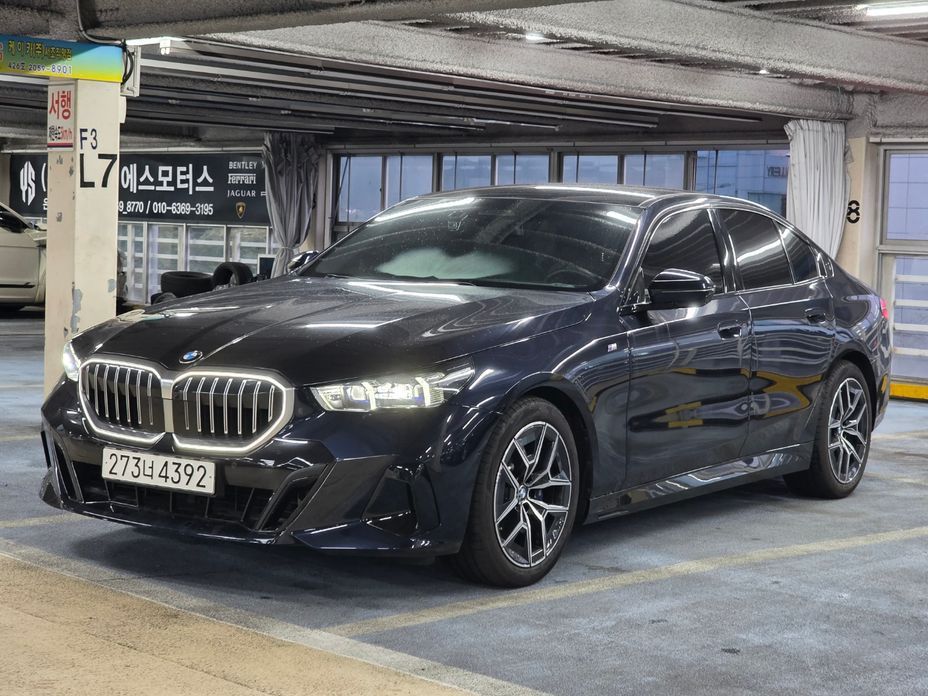 BMW 5-Series 2025