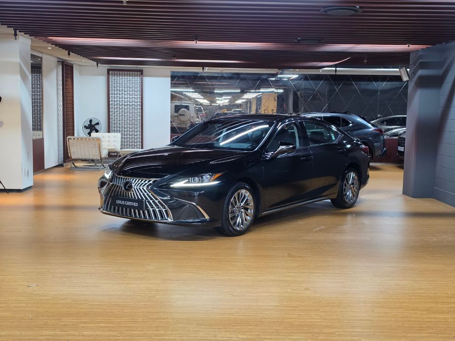 Lexus ES 2026