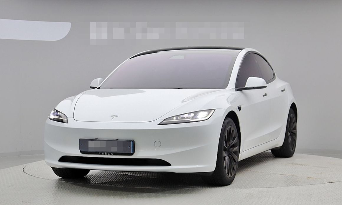 Tesla Model 3 2024