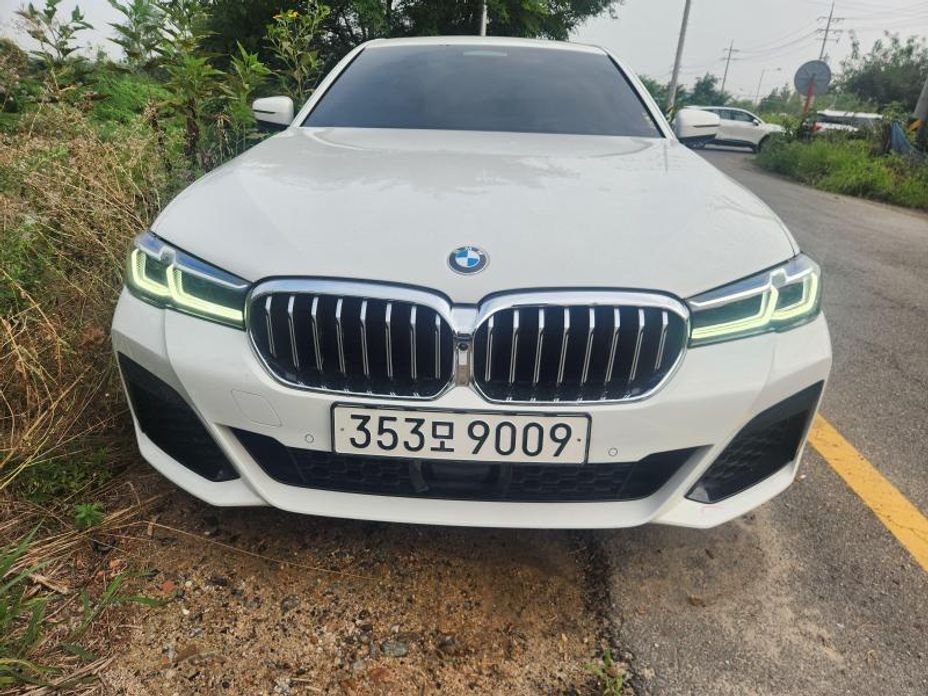 BMW 5-Series 2023