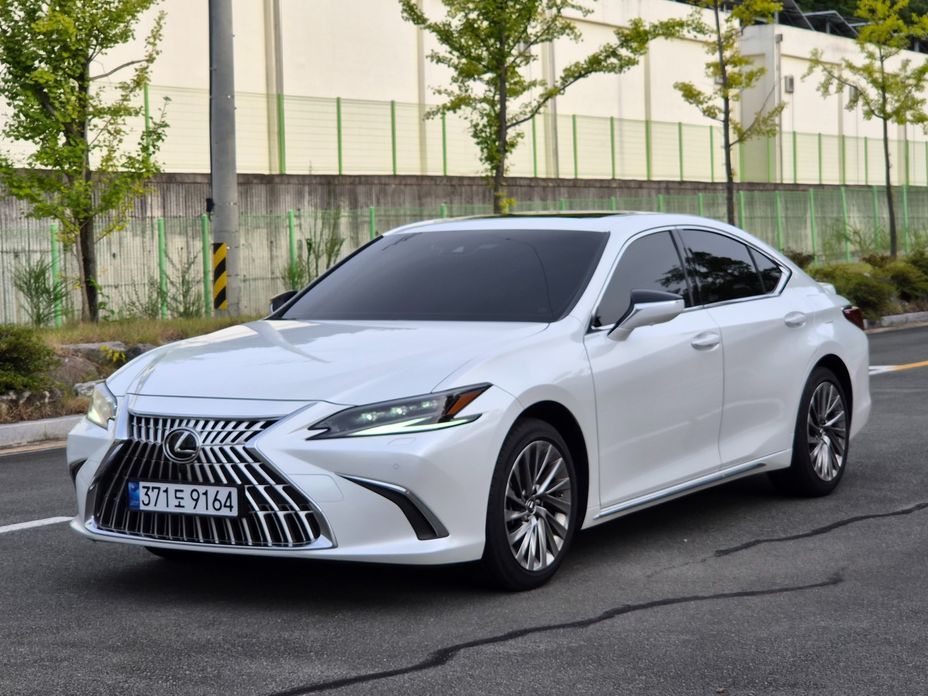 Lexus ES 2026
