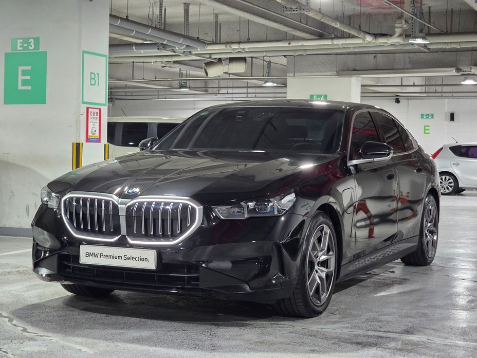 BMW 5-Series 2025