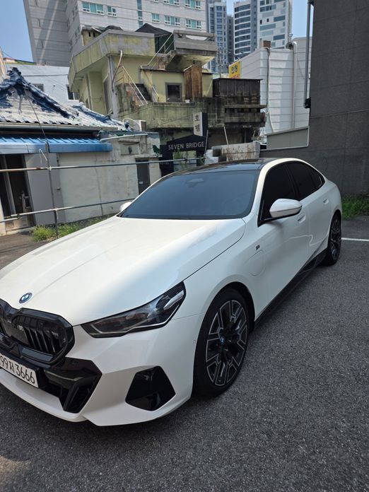 BMW 5-Series 2025
