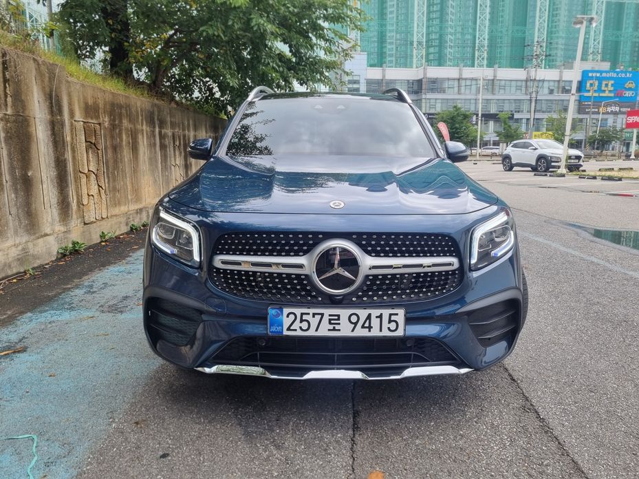 Mercedes-Benz GLB-Class 2023