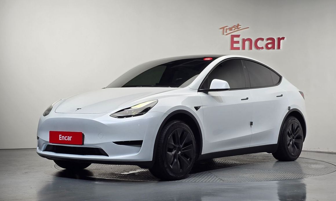 Tesla Model Y 2024