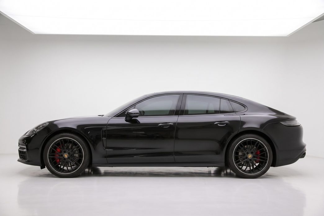 Porsche Panamera 2021