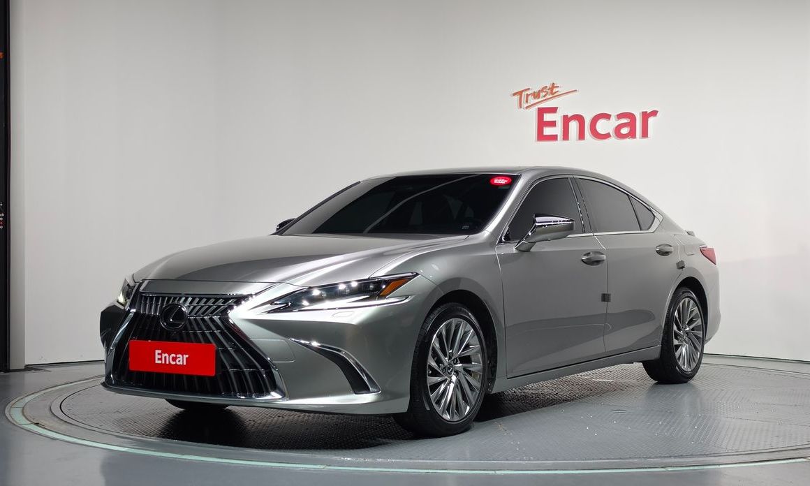 Lexus ES 2024