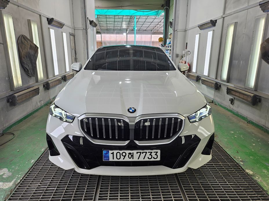 BMW 5-Series 2025