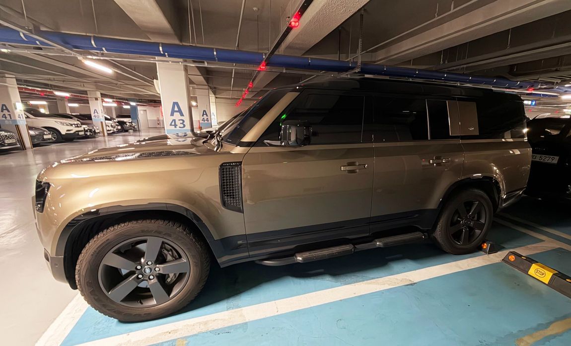 Land Rover Defender 2024