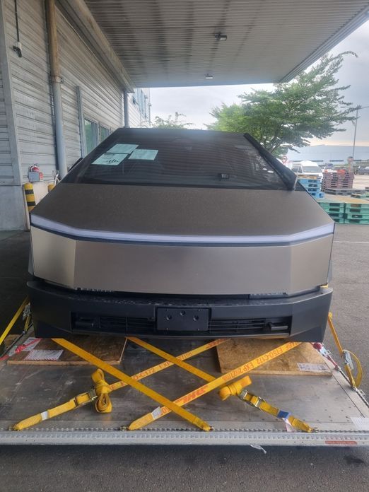 Tesla Cybertruck 2025
