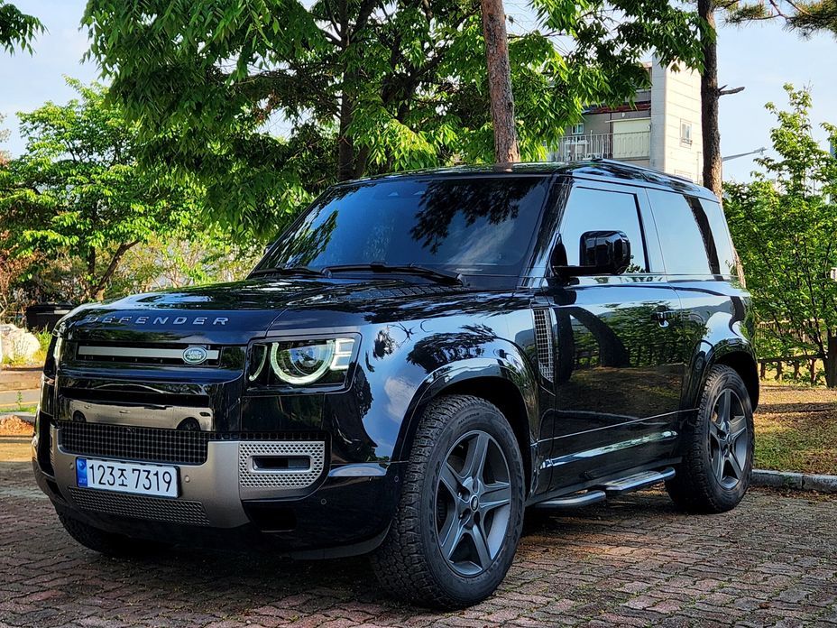 Land Rover Defender 2025