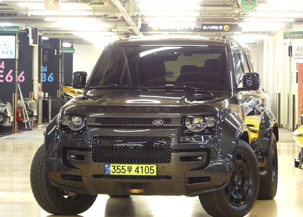 Land Rover Defender 2025