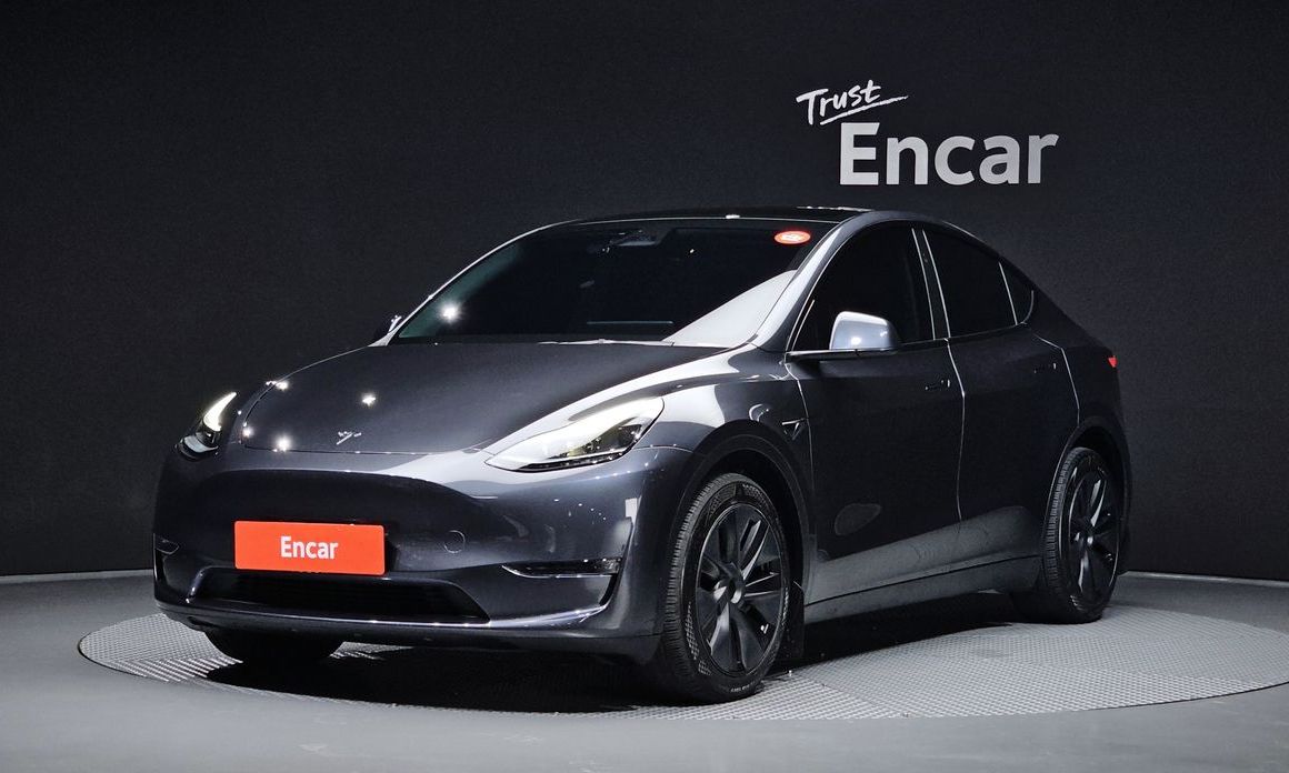Tesla Model Y 2024