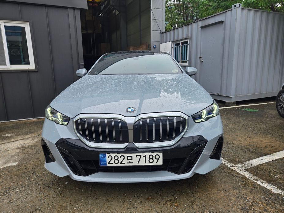 BMW 5-Series 2024