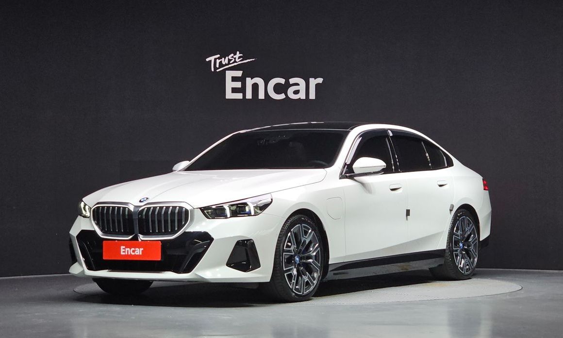 BMW 5-Series 2024