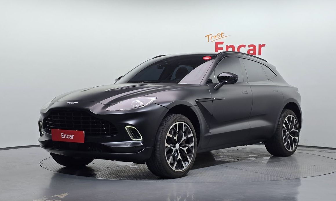 Astonmartin DBX 2021