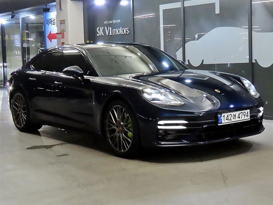 Porsche Panamera 2023
