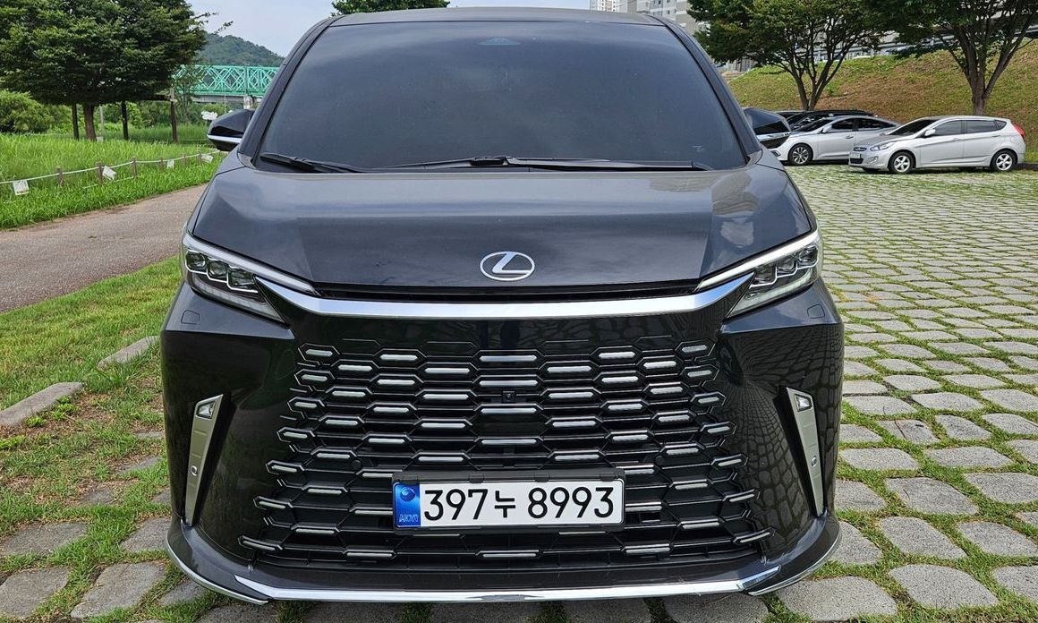 Lexus LM 2026