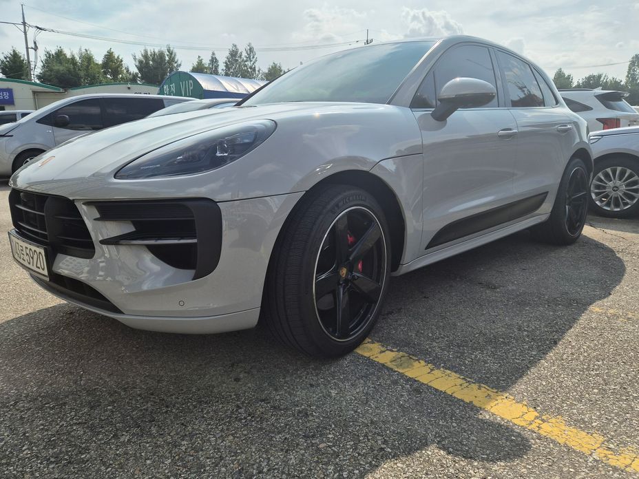 Porsche Macan 2021