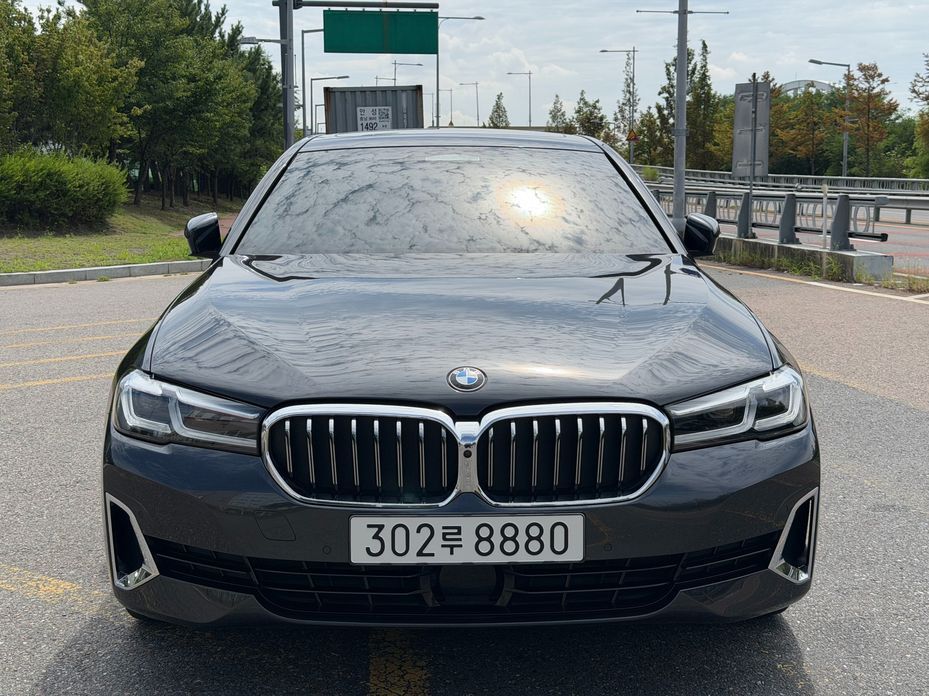 BMW 5-Series 2023