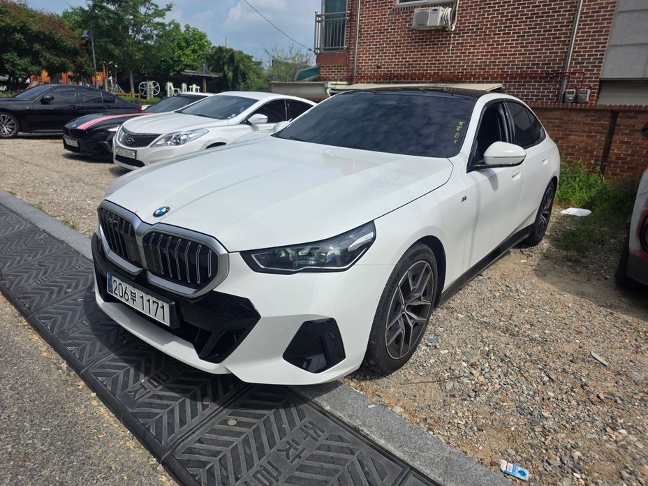 BMW 5-Series 2024