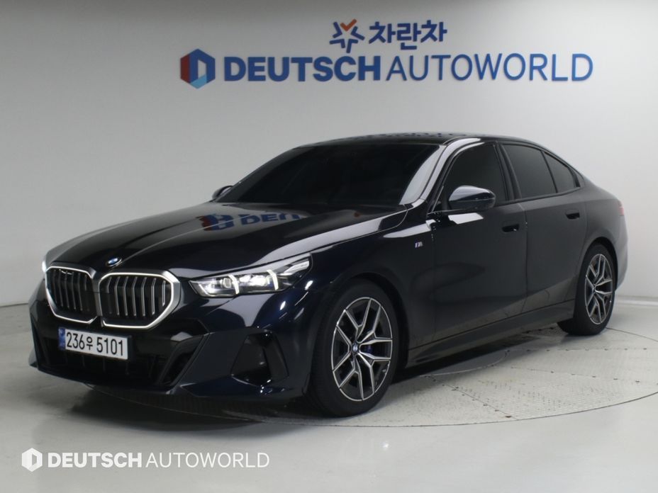 BMW 5-Series 2024