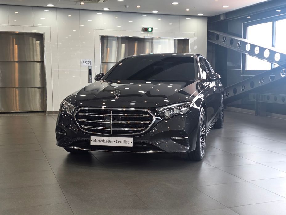 Mercedes-Benz E-Class 2024