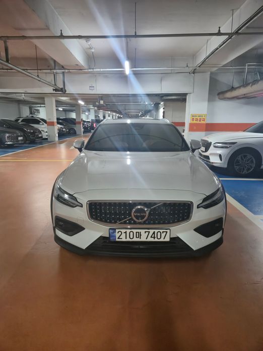 Volvo V60 2025