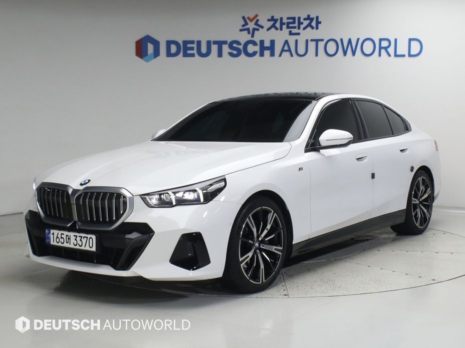 BMW 5-Series 2024