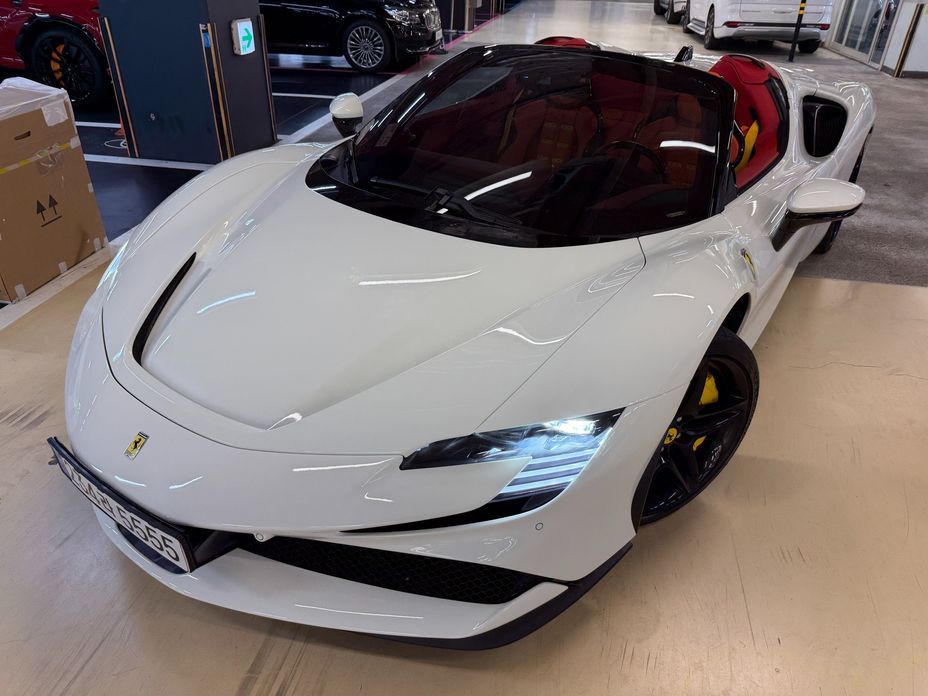 Ferrari SF90 2023