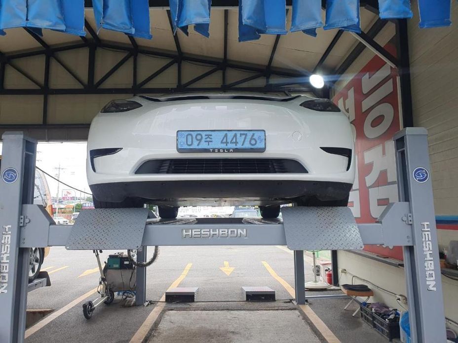 Tesla Model Y 2024