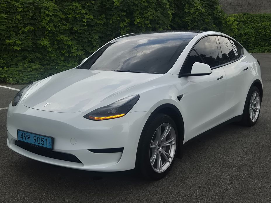 Tesla Model Y 2024