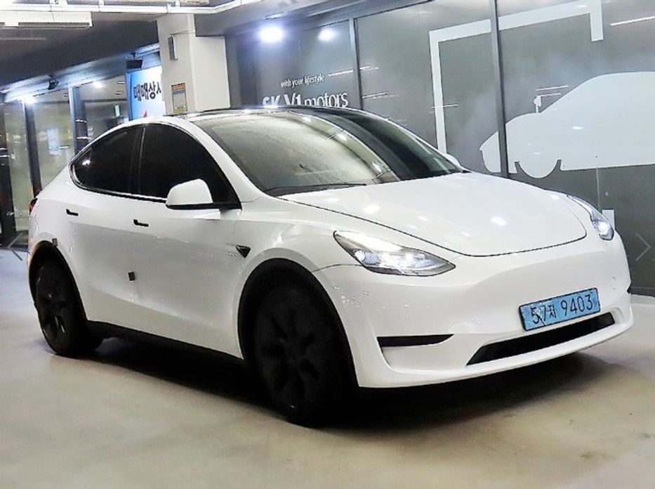 Tesla Model Y 2024