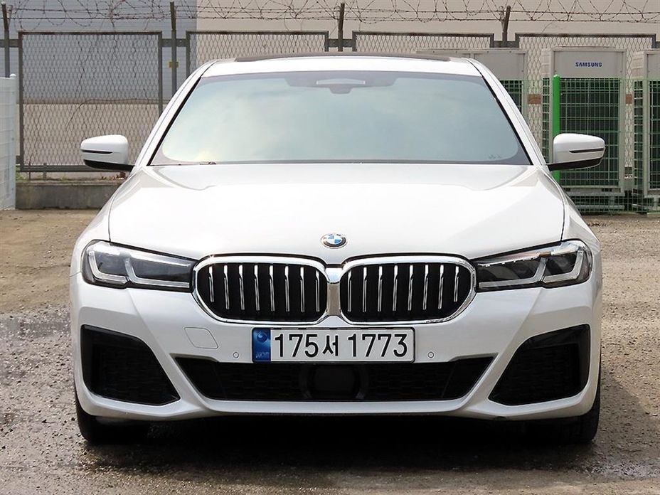 BMW 5-Series 2023