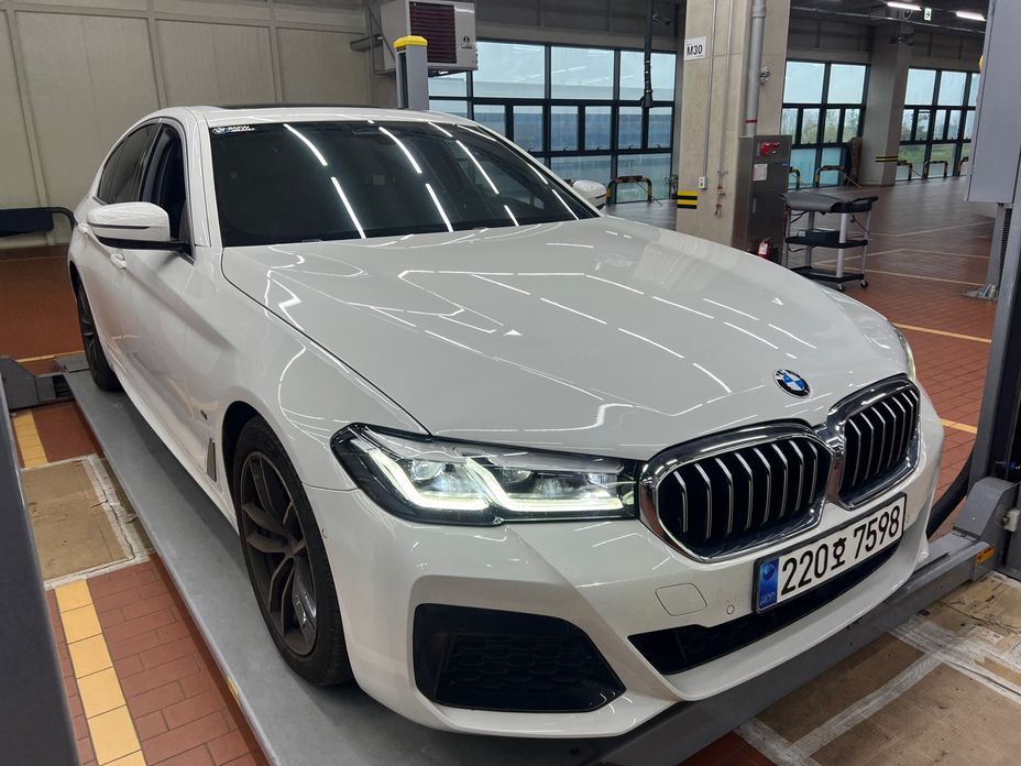 BMW 5-Series 2023